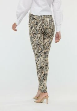 Lee Cooper Jean Slim - Cream -Lee Cooper Boutique 02c0544ced9845f3b0da95263b958fa6