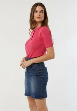 Lee Cooper Caissy - Polo - Fushia -Lee Cooper Boutique 1af44bcfbb3d45c18f8f3b55f74a048e