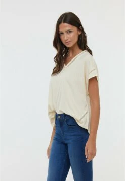 Lee Cooper Acana Mc - T-Shirt Imprimé - Cream -Lee Cooper Boutique 292f1d4322c141a1b6446106d8d10a7c