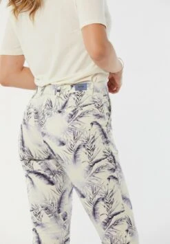 Lee Cooper Jemila - Chino - Marshmallow 9 Lee Cooper Jemila - Chino - Marshmallow -Lee Cooper Boutique 4a1354c3883340b5a958fef96b15dbd0