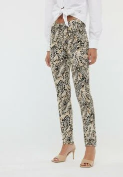 Lee Cooper Jean Slim - Cream -Lee Cooper Boutique 4ef2cc3c7b2a4a8586e8b2a5d9e5de12