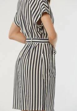 Lee Cooper Luzia - Robe Chemise - Marshmallow -Lee Cooper Boutique b99319cc69ed4b7fb08e1a8bb58f98f0